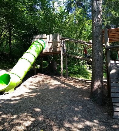 roehrenrutsche-waldspielplatz-thaur-3