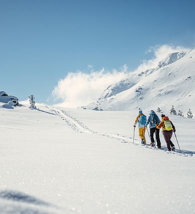 schneeschuhwandern-berge-hall-wattens