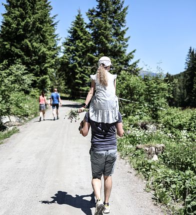 Hike with the family in the Volder Valley