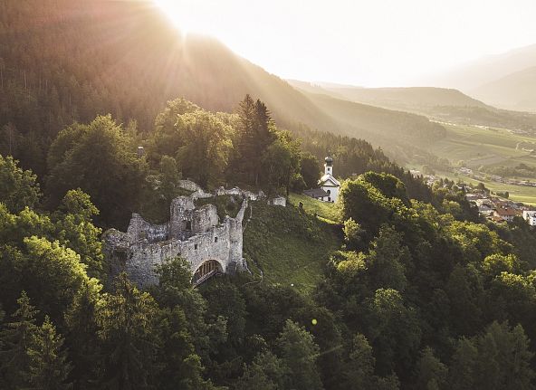 hd-burgruine-thaur-sonnenaufgang-chall-wattens