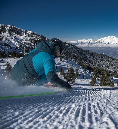 skifahren-mit-ausblick-ins-tal-hall-wattens